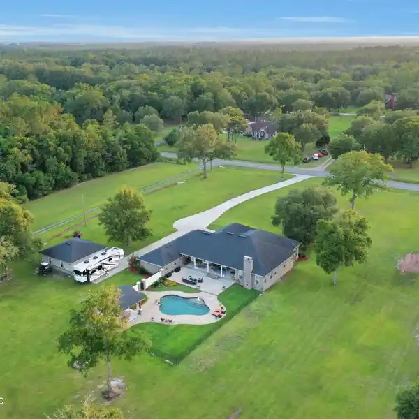 LUXURIOUS POOL HOME ON FIVE-PLUS ACRES