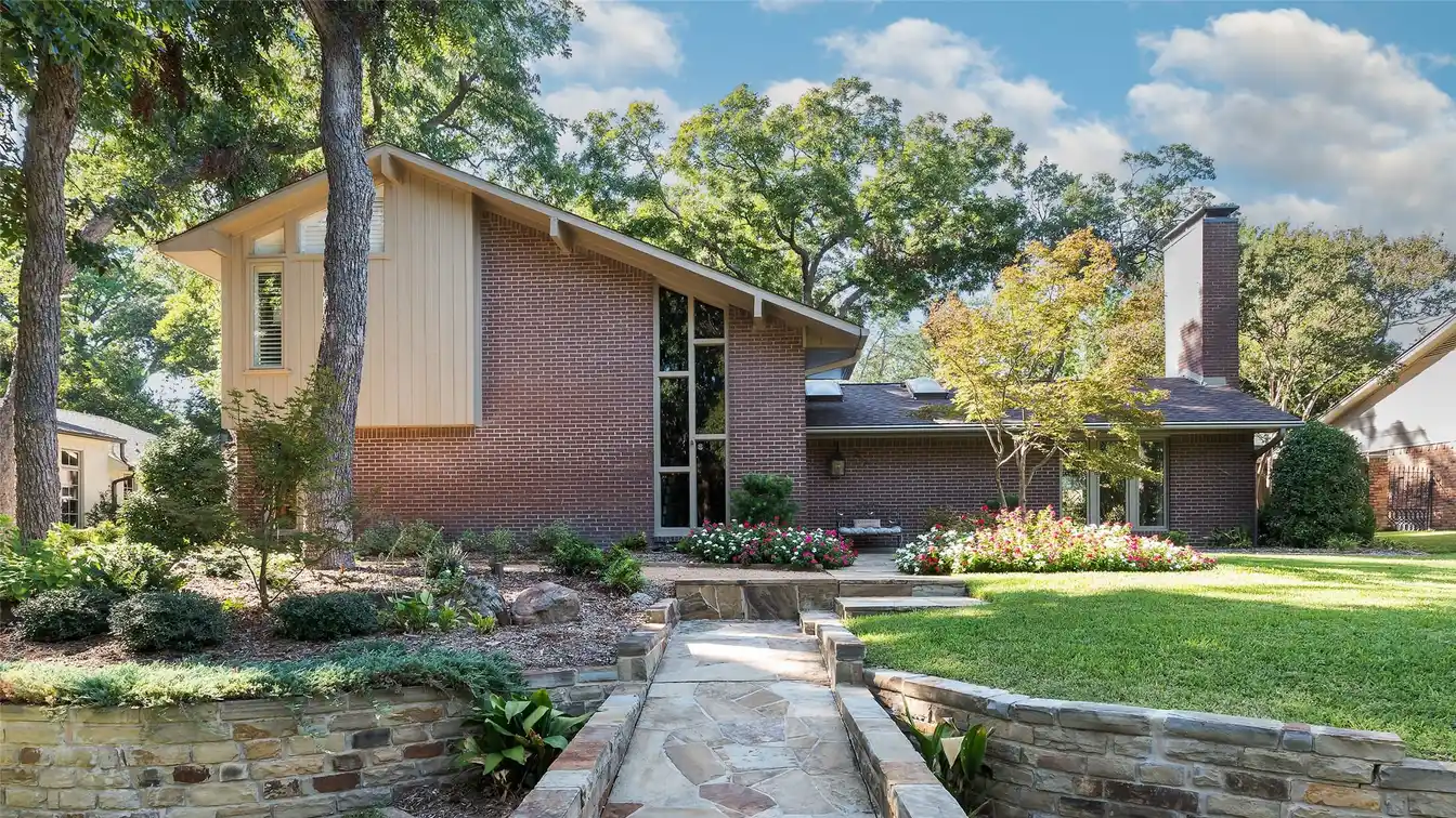 Well-maintained Traditional Home