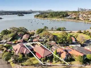 Elegant Residence in the Exclusive Dobroyd Point Estate