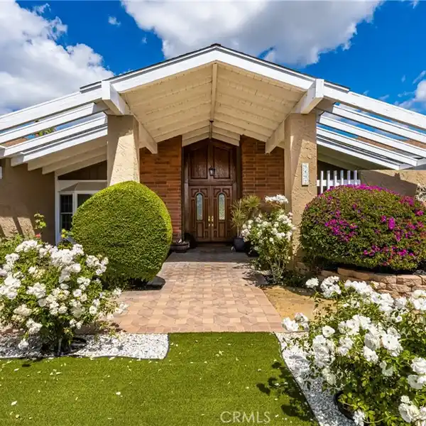 WELL-MAINTAINED HOME WITH POOL