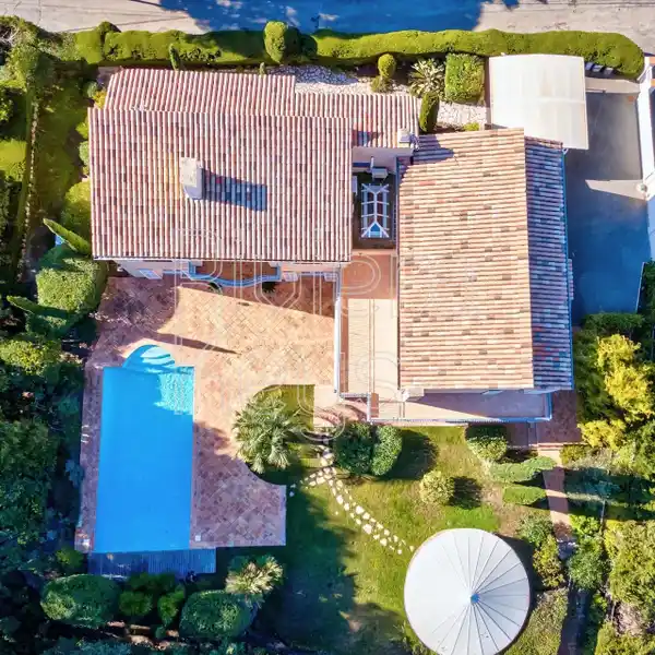 ELEGANT FULLY RENOVATED PROVENçAL HOUSE