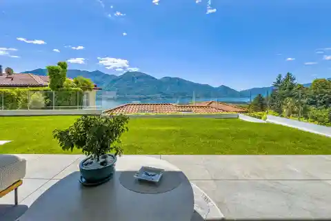 Luxury Apartment with Garden
