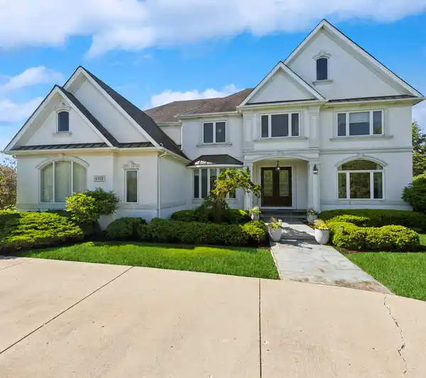 OUTSTANDING ENTERTAINER'S HOME