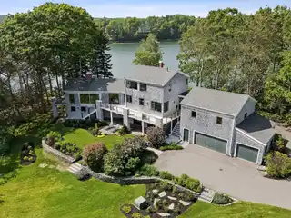 Contemporary Home Full of Updates