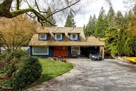 Beautiful Cape Cod Style Home in Upper Delbrook