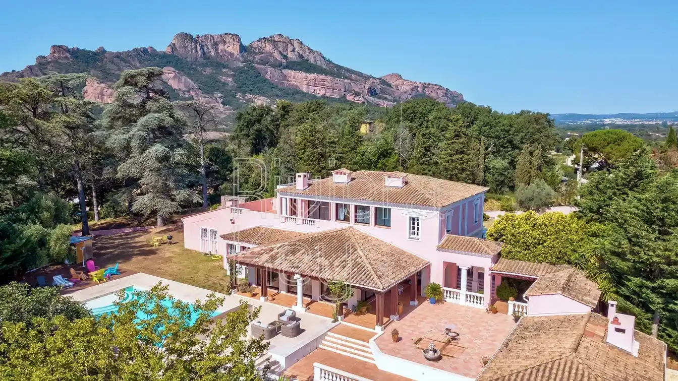 Beautiful Mansion Plus Guest House