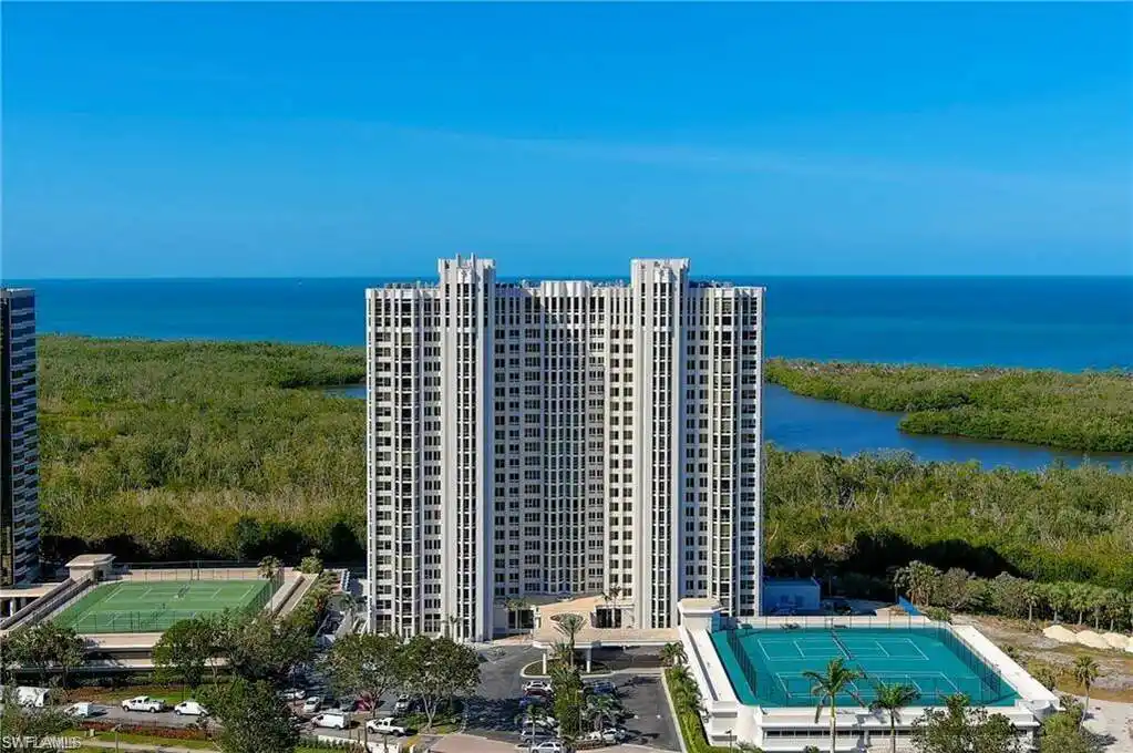 Direct Gulf View Residence in the St. Laurent