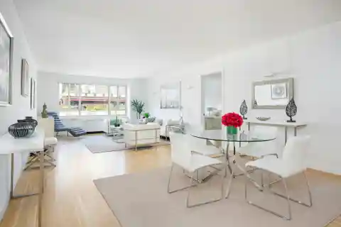 Mint Sun-Flooded Home with Balcony