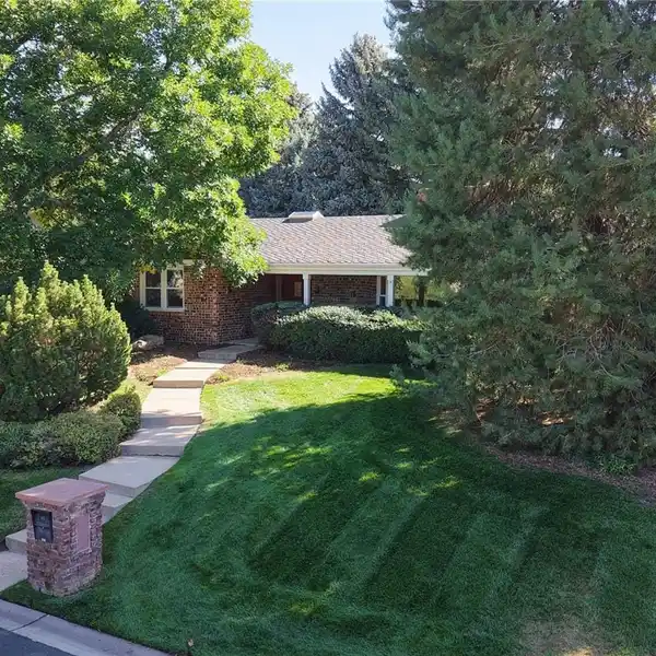 PRIVACY IN DESIRABLE SOUTHMOOR VISTA