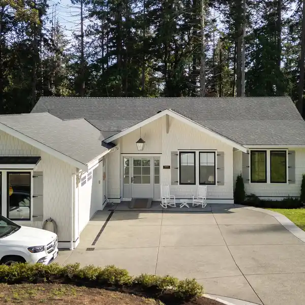 MODERN LUXURY IN A STUNNING RANCHER