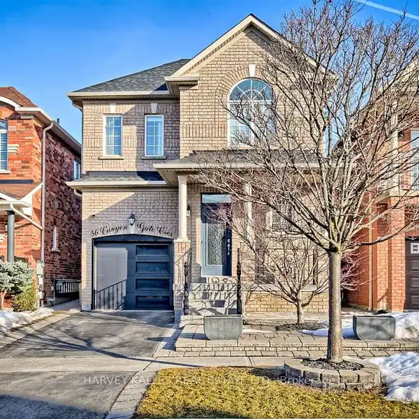 STUNNING HOME IN A QUIET NEIGHBORHOOD
