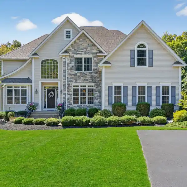 TIMELESS DESIGN WITH RESORT-STYLE LIVING