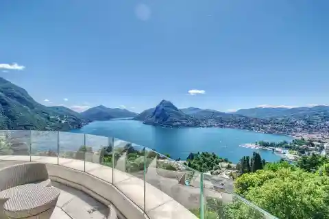 Residence with Exquisite Views