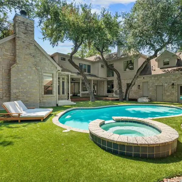 TRADITIONAL CHARM WITH CONTEMPORARY ELEGANCE
