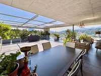 GORGEOUS TOP FLOOR RESIDENCE OFFERING SPECTACULAR VIEWS