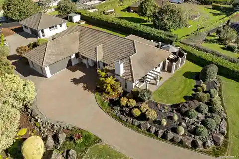 Immaculately Presented Brick and Tile Residence