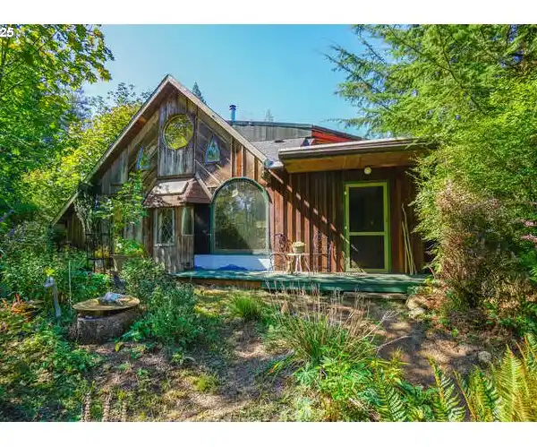 38-PLUS-ACRE PRIVATE OASIS