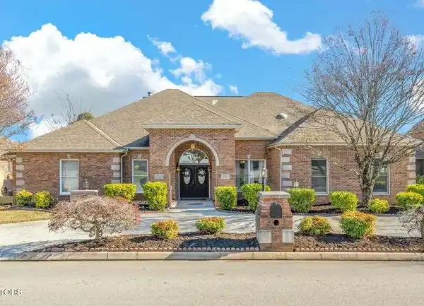 SPACIOUS LIGHT-FILLED HOME OVERLOOKING THE SMOKY MOUNTAINS