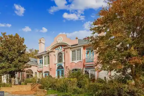 The Pink House | Secluded Estate with Expansive Riverfront Views