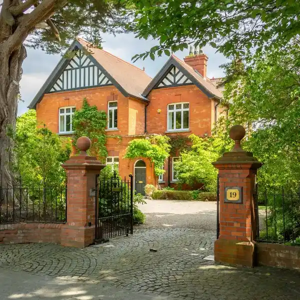 MELFORT - CLASSICAL CITY RESIDENCE