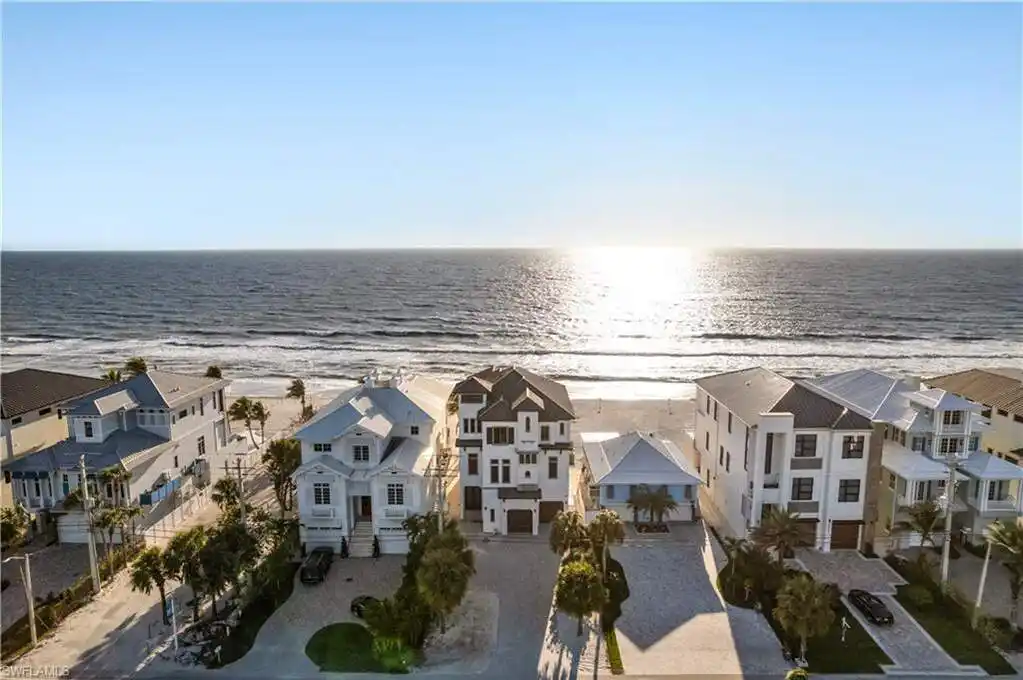 Newer-built Beachfront Home with Breathtaking Views of the Gulf