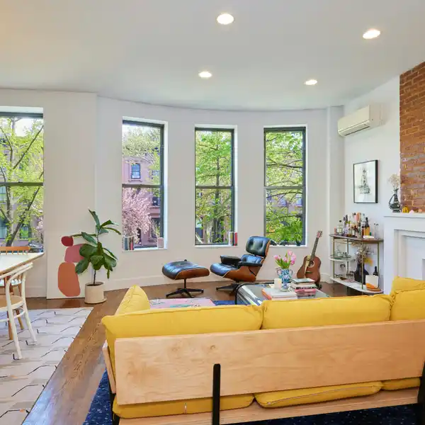 PREWAR CHARM IN PICTURESQUE CARROLL GARDENS