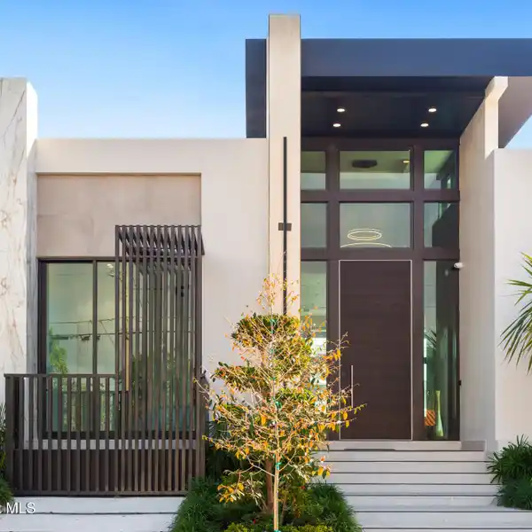 NEWLY BUILT MODERN RESIDENCE IN RIVIERA ISLES