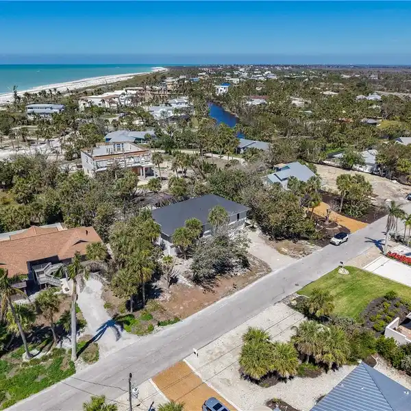 SANIBEL ISLAND BEACH LIVING IN A BEAUTIFUL PRIVATE COMMUNITY