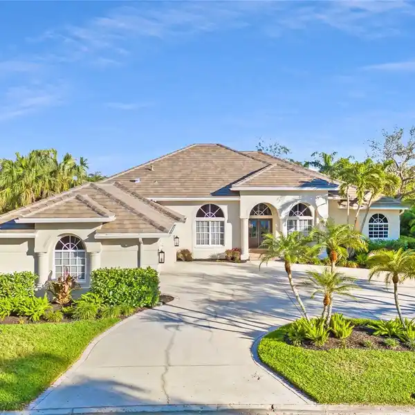 SPRAWLING SINGLE-LEVEL EXECUTIVE RESIDENCE IN PLACIDO BAYOU