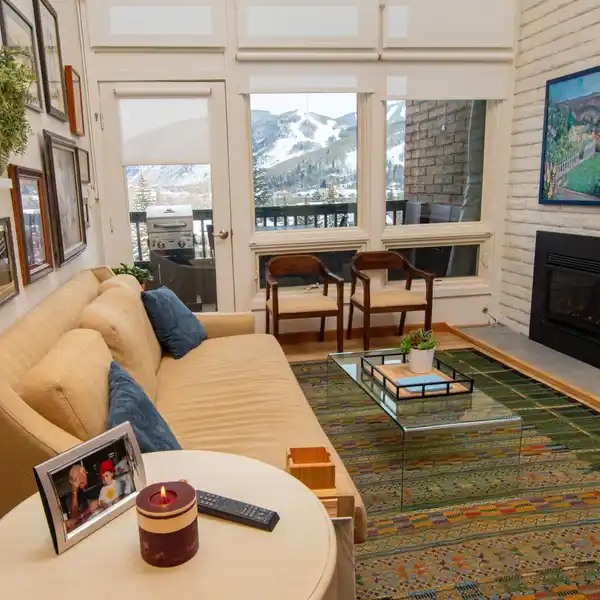 NICELY RENOVATED THREE BEDROOM WITH EXPANSIVE VIEWS
