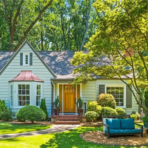 VIRGINIA-HIGHLAND COTTAGE FULL OF CHARACTER