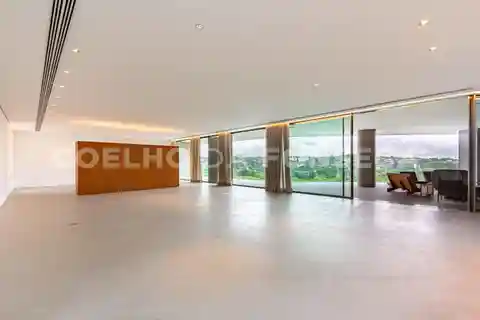Elegant and Sophisticated Apartment
