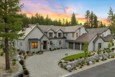 Build to Suit in Après at Montreux