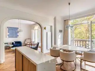Apartment Overlooking the Champ-De-Mars and the Eiffel Tower