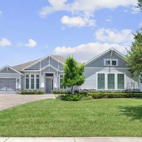 MOVE-IN READY HOME IN DESIRABLE ANTHEM RIDGE