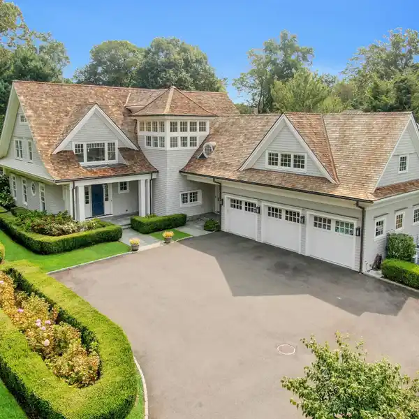 TIMELESS ESTATE OF UNCOMPROMISING CRAFTSMANSHIP