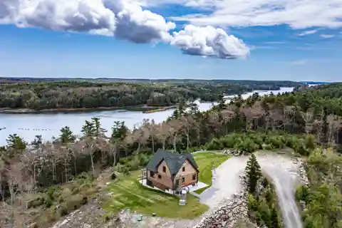Unmatched Privacy Overlooking Mill Cove