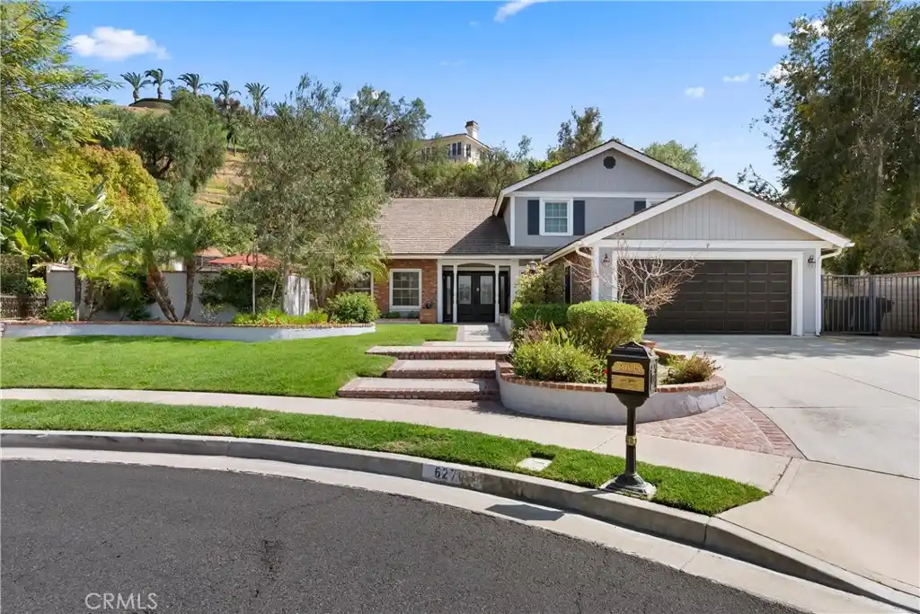 Exquisite Meticulously Designed Residence