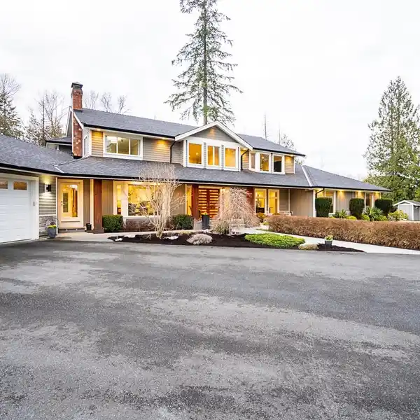 BREATHTAKING 8.39-ACRE COUNTRY ESTATE