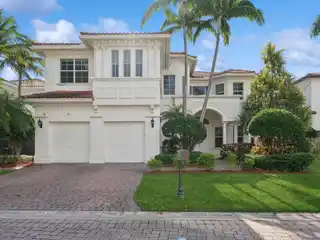Beautifully Designed Five Bedroom Home in Prestigious Harbor Islands
