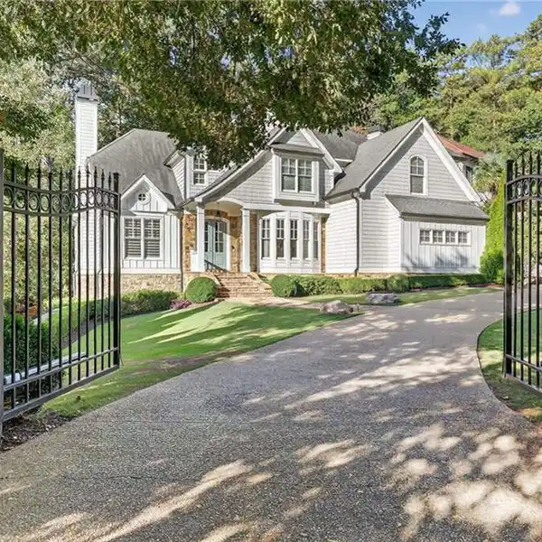 BEAUTIFUL HOME IN A PRIVATE SETTING