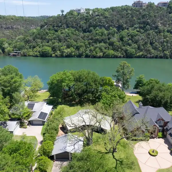 CLASSIC MIDCENTURY RETREAT