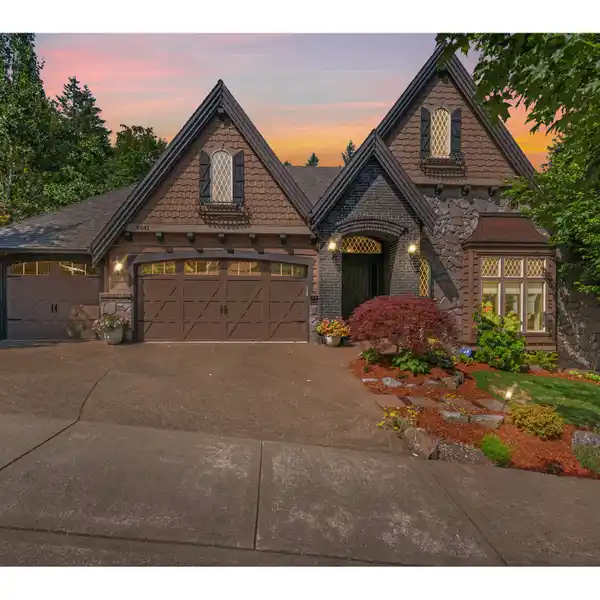 ENTERTAINER'S DREAM HOME IN JACKSON HILLS