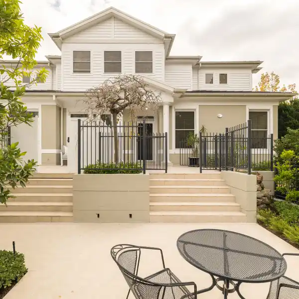 AN ELEGANT TRIBUTE TO HAMPTONS ARCHITECTURE