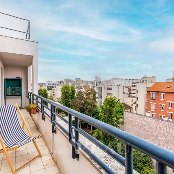 LIGHT-FILLED DUPLEX WITH TERRACES