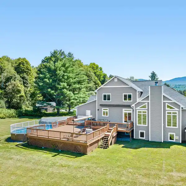 COMFORT, CONVENIENCE & RESORT-STYLE LIVING