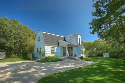 Chicly Renovated Modern Barn Near Beach