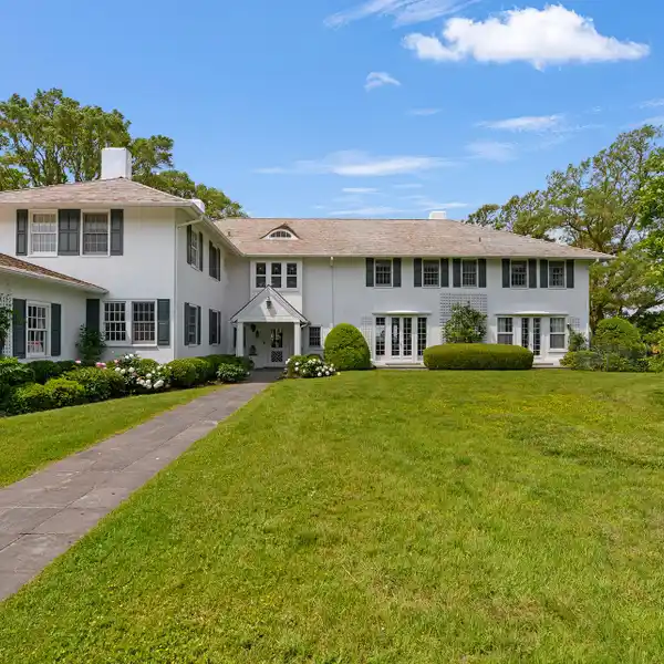TRULY MAGNIFICENT ESTATE FOR RENT