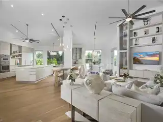 Spacious Completely Renovated Condo in Colonade