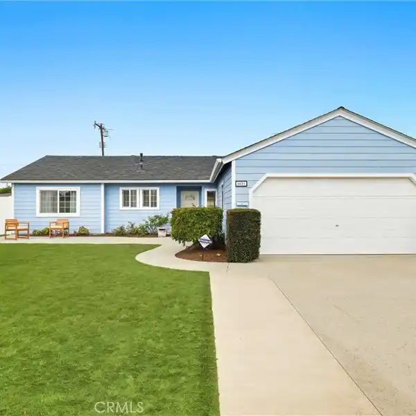 SPACIOUS HUNTINGTON BEACH SINGLE-STORY ON EXPANSIVE 8,500 SQ. FT. LOT